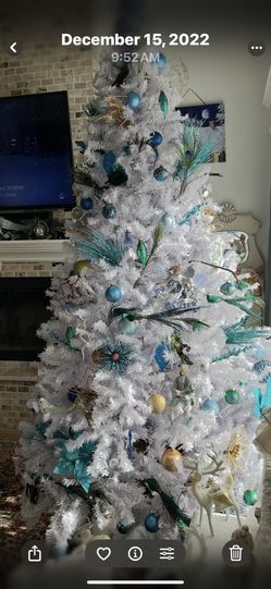 White 8 Feet Christmas Tree