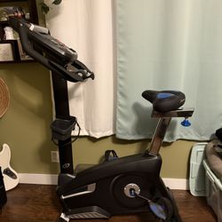 Nautilus u618 Upright Exercise Bike
