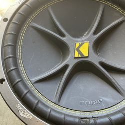 12” KICKER SUBWOOFER CAR INDOOR OUTDOOR SPEAKER IN GREAT CONDITON LIKE NEW 