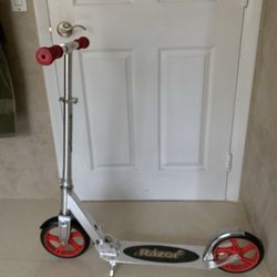 Razor A5 Lux Foldable Scooter