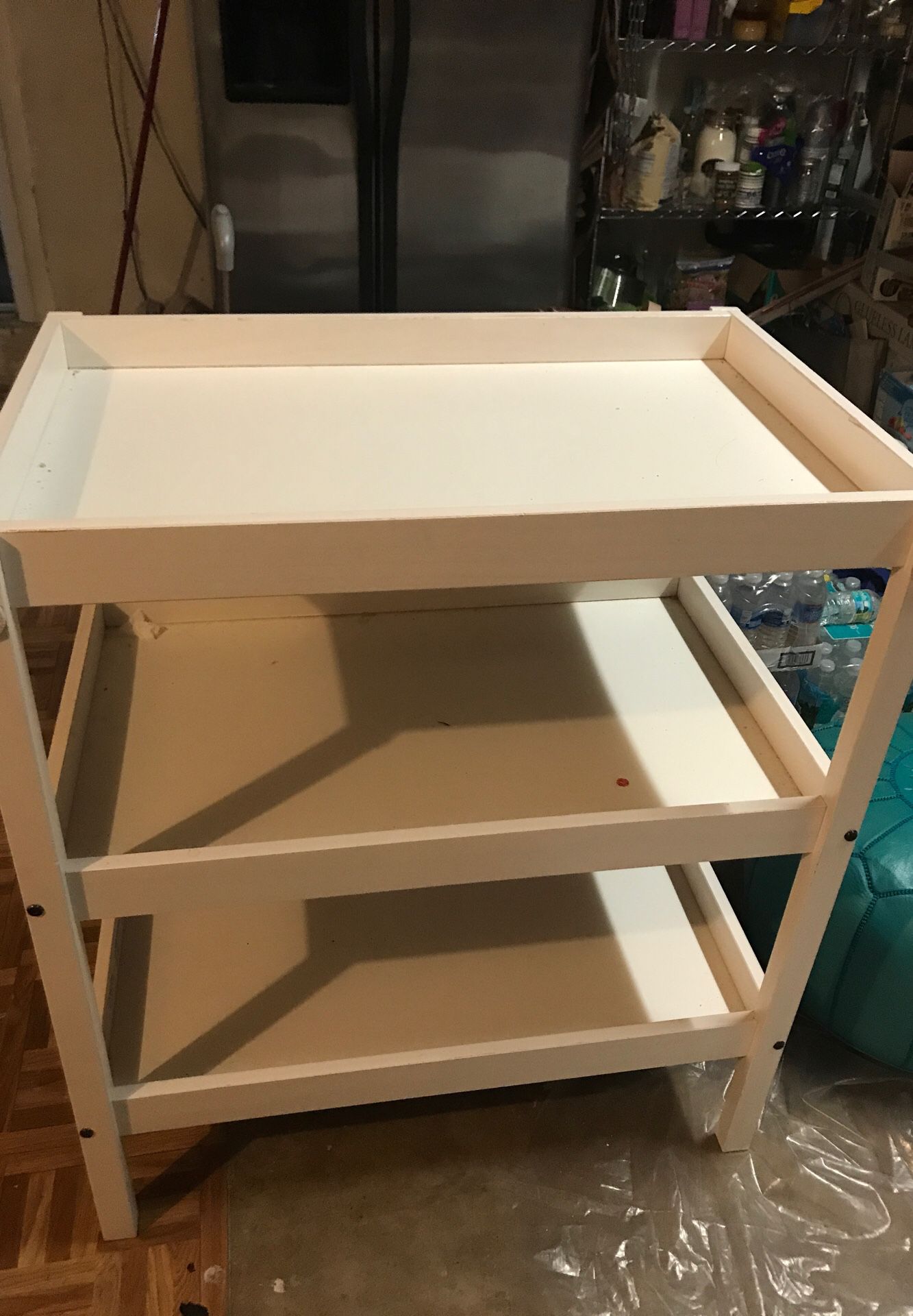 Changing table with changing mattress and two fitted sheets for it