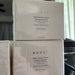 Monat - Berry Scrub Exfoliator