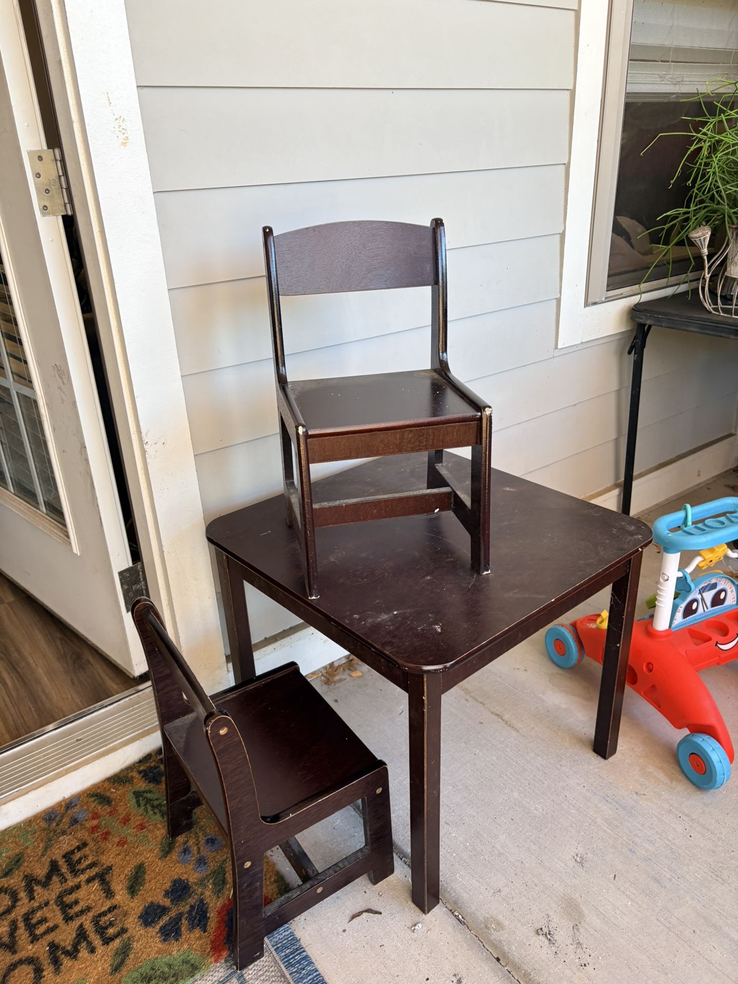 Kids Table 2 Chairs