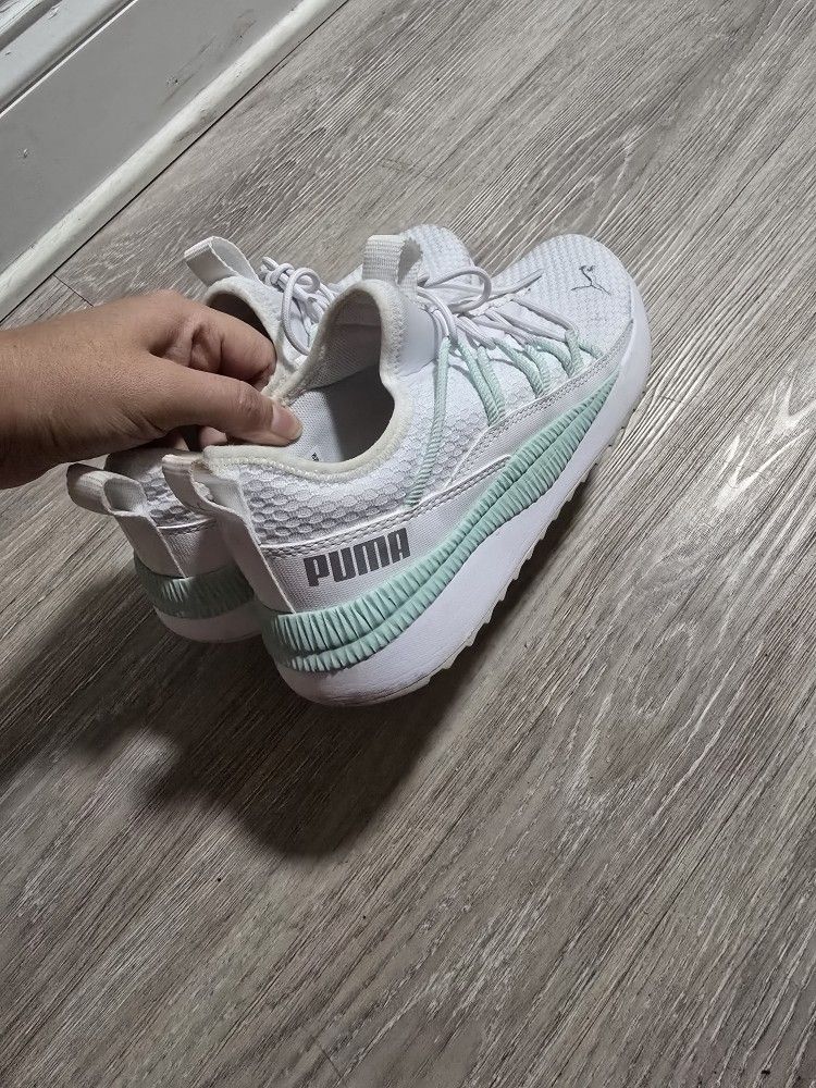 Women's Puma shoes, size 8.5