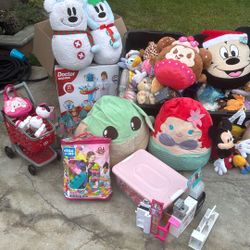Toys and Plushies Lot