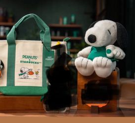 Peanuts x Starbucks Snoopy Plush and Tote Bag Set