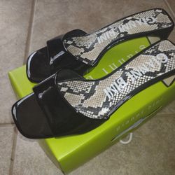 Gianni Bini Stacilie Black Patent Leather Mules size 9.5M
Gianni Bini Stacilie mules in size 9.5M