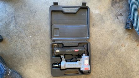 Master Pneumatic Nail Gun with Case