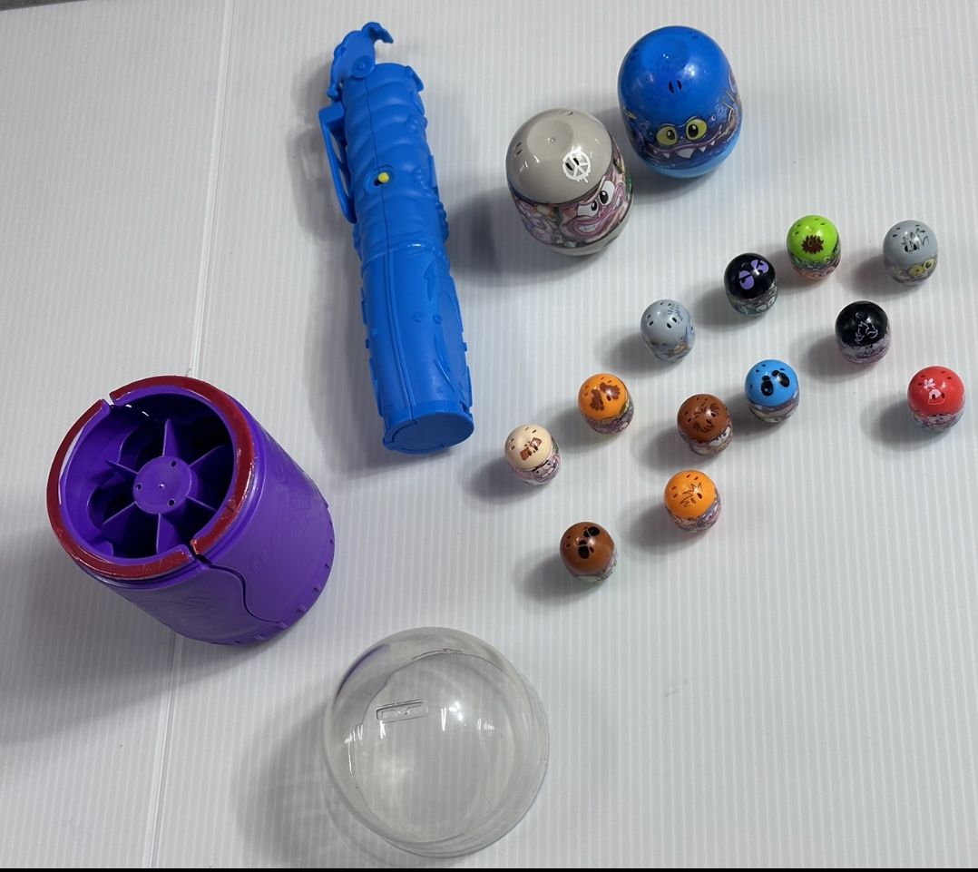 Mighty Beans Lot Of 16 With Capsules Pods & Flip Tracker Collectible Moose