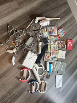Nintendo Wii Console Bundle with Games and Accessories