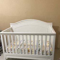 DaVinci Charlie 4-in-1 Convertible Crib - White