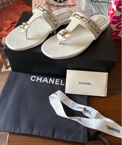 Chanel White Leather Thong Sandals with Gold CC Chain