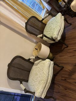 2 Sillas Y Una Lámpara Total De 3 Pieces 