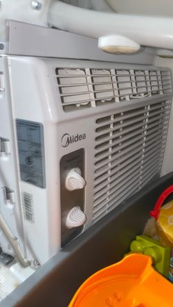 Air conditioning throws a lot of air