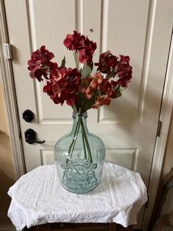 Glass vase with artificial flowers