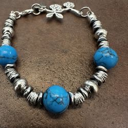 Turquoise Howlite and Silver Southwestern Beaded Bracelet