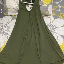 Alya Dress 👗 Size Medium , New Whit Tags. Olive green