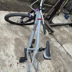 Giant STP Dirt Jump Bike – Manitou Gold Label Fork