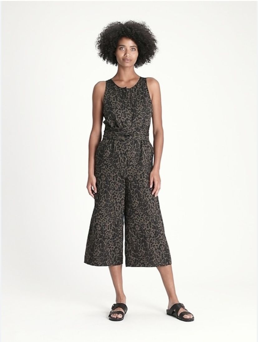 Brand New Woman’s Banana Republic brand Linen-Cotton Wide-Legged Cropped Leopard Print Brown and Black Jumpsuit Up For Sale