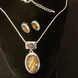 20” Silver Necklace Set With Amber Stone