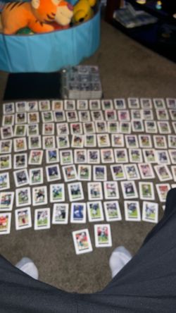 Over 5 to 600 cards plus Arron Roger’s frank gore and Maurice Drew Jones rookie cards all from tops 2004