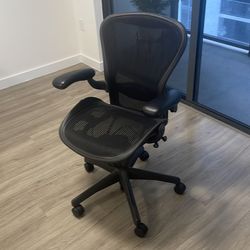 Herman Miller Aeron Office Chair (Size B)