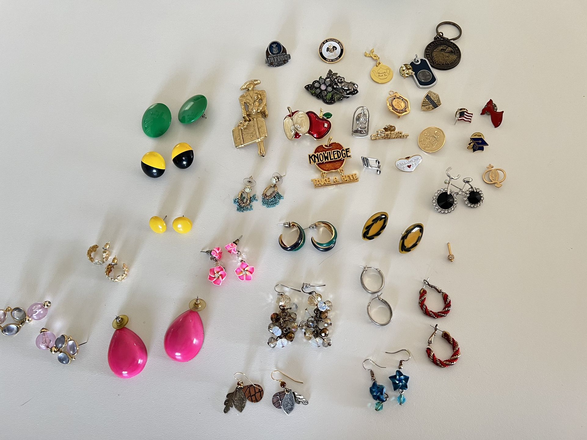 Jewelry Lot Brooches and earrings