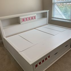 Full size daybed and dresser