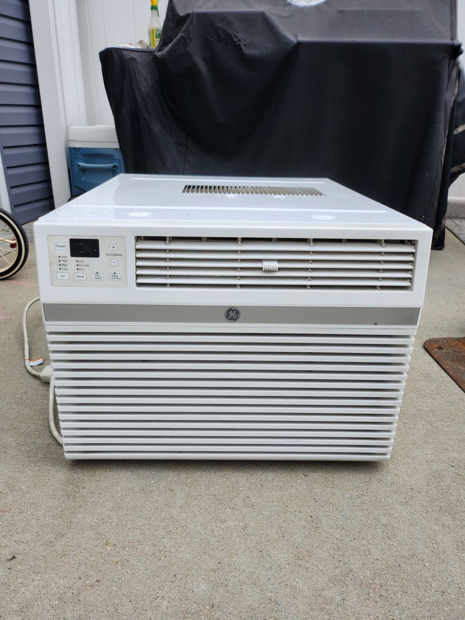 GE 12,000 BTU 115-Volt Smart Window Air Conditioner with Remote in White