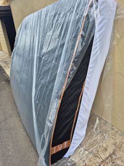 Pre Owned: Queen/Full Mattress with Black Quilted Top