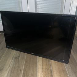 40 Inch TV with Wall Mount