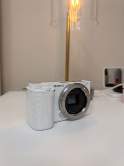 Sony ZV-E10 Body and Lens