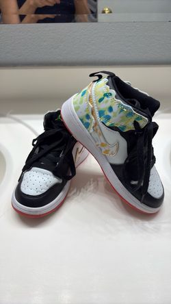 Air Jordan Girls high tops Size 13C HX