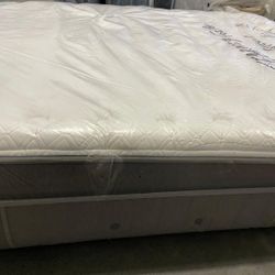 Sterns & Foster Queen Size Pillow Top Mattress