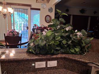 Large silk flowers , arrangements , perfect , new fifty dollars each