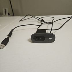 Logitech C270 HD Webcam with Noise-Reducing Mics for Video Calls