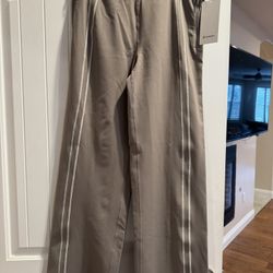 New Lululemon Define Mid-Rise Track Pants. Size L