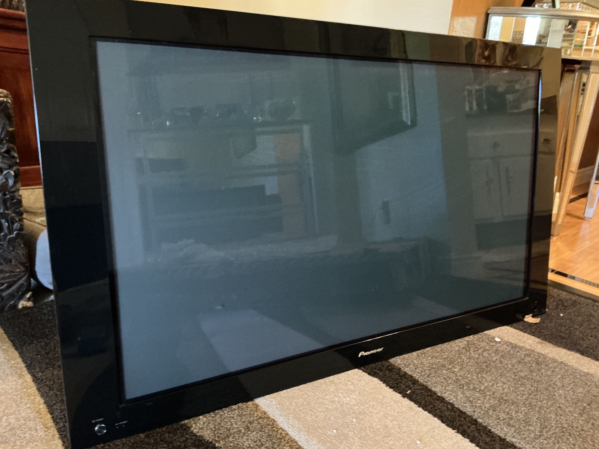 Pioneer 43” PLASMA TV