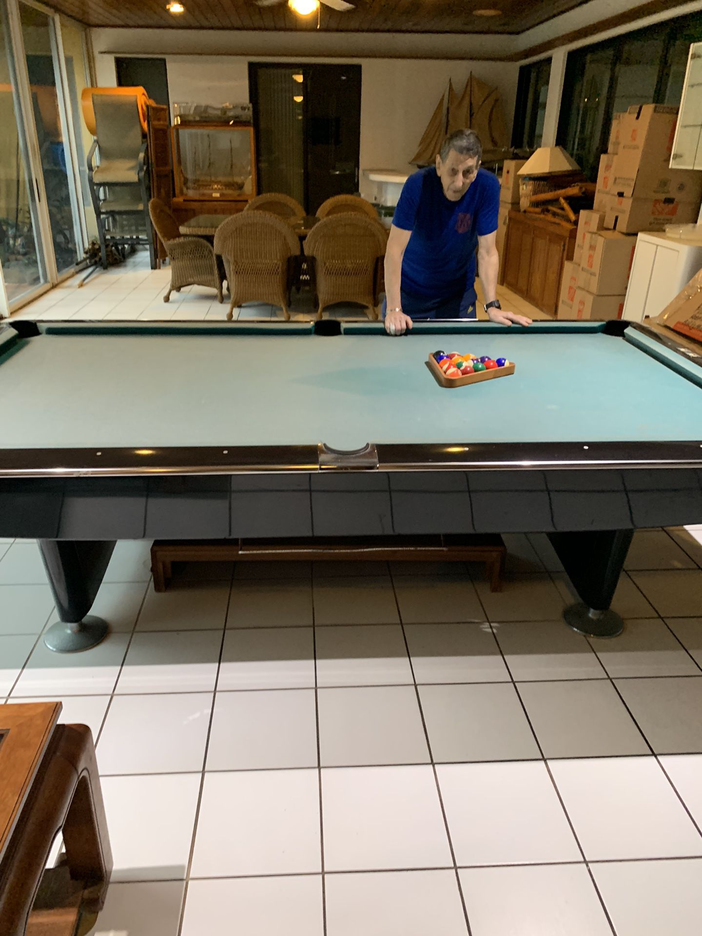High Quality Brunswick Table And Pool Cues 