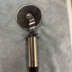 pizza cutter