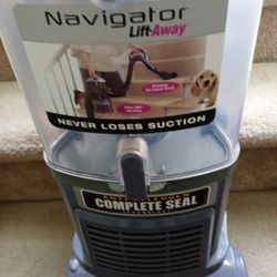 SHARK NAVIGATOR LIFT AWAY