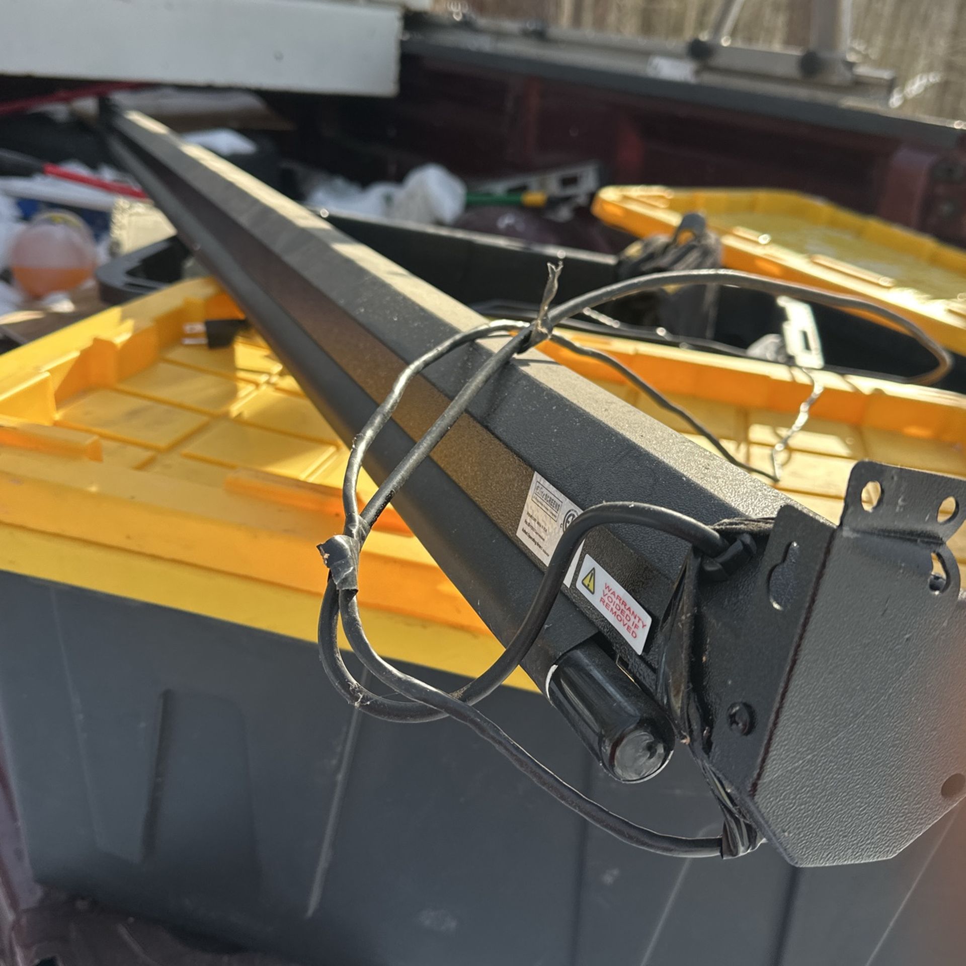 Projector screen motorized
