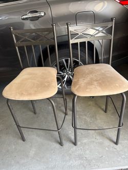 Set of 2 Metal Bar Stools with Cushioned Seats