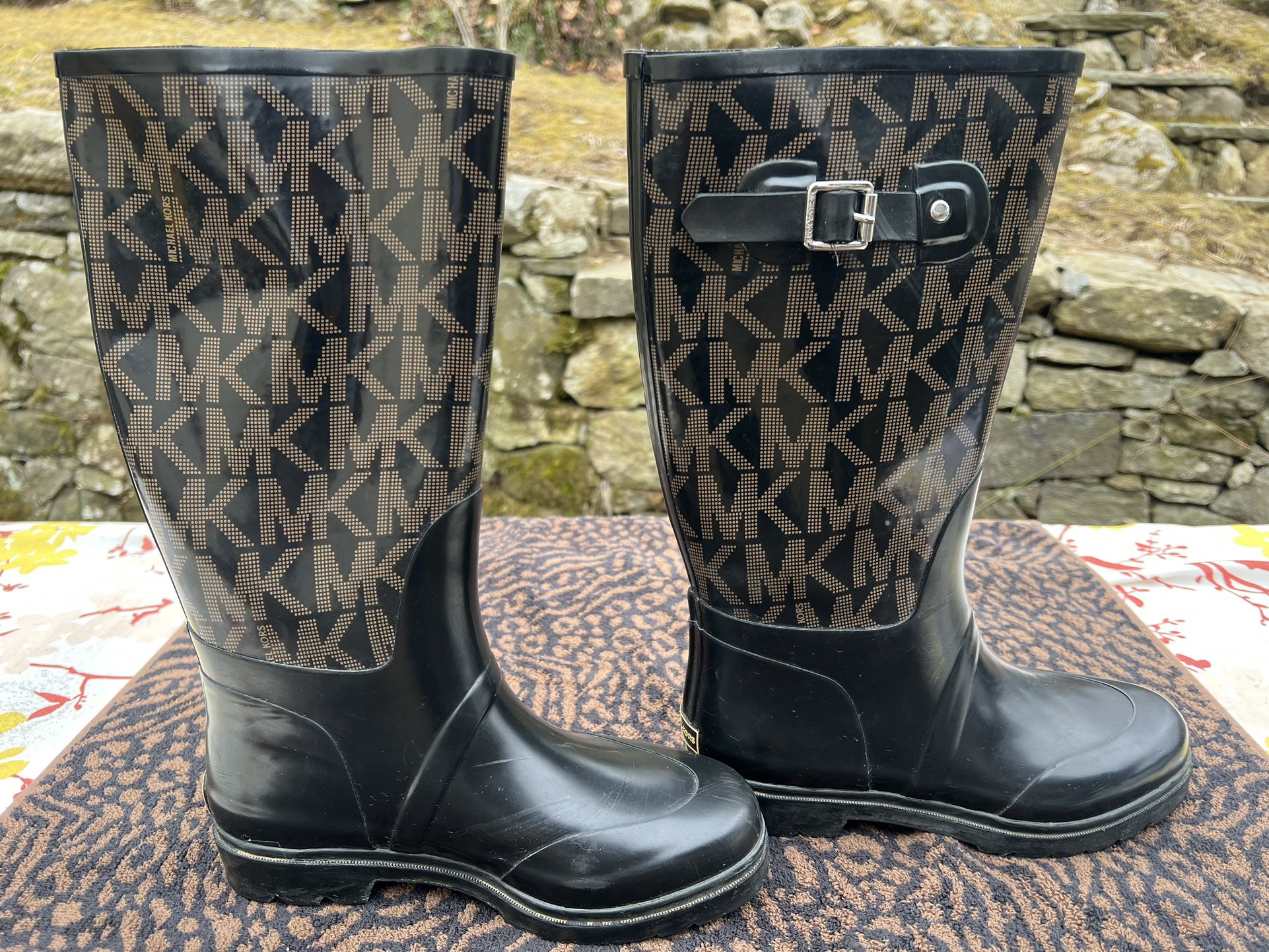 MK Rain Boots for Sale in Grove City, OH - OfferUp