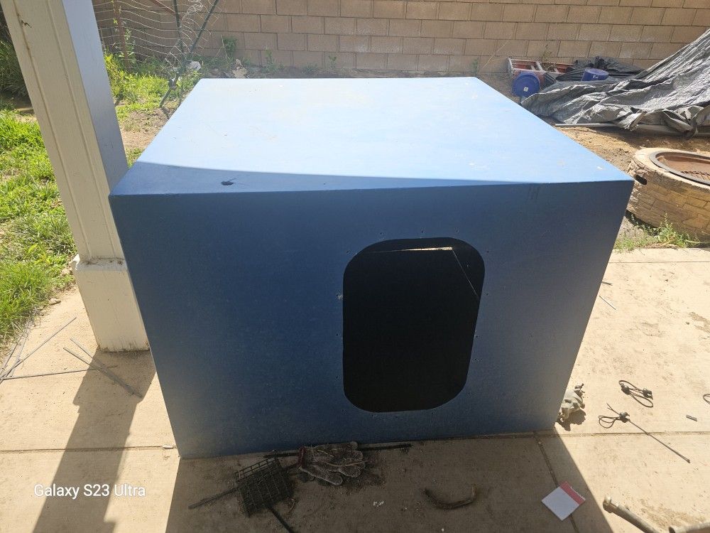 Fiberglass Dog House Converted From Pallet Cover. In Tardis Blue!