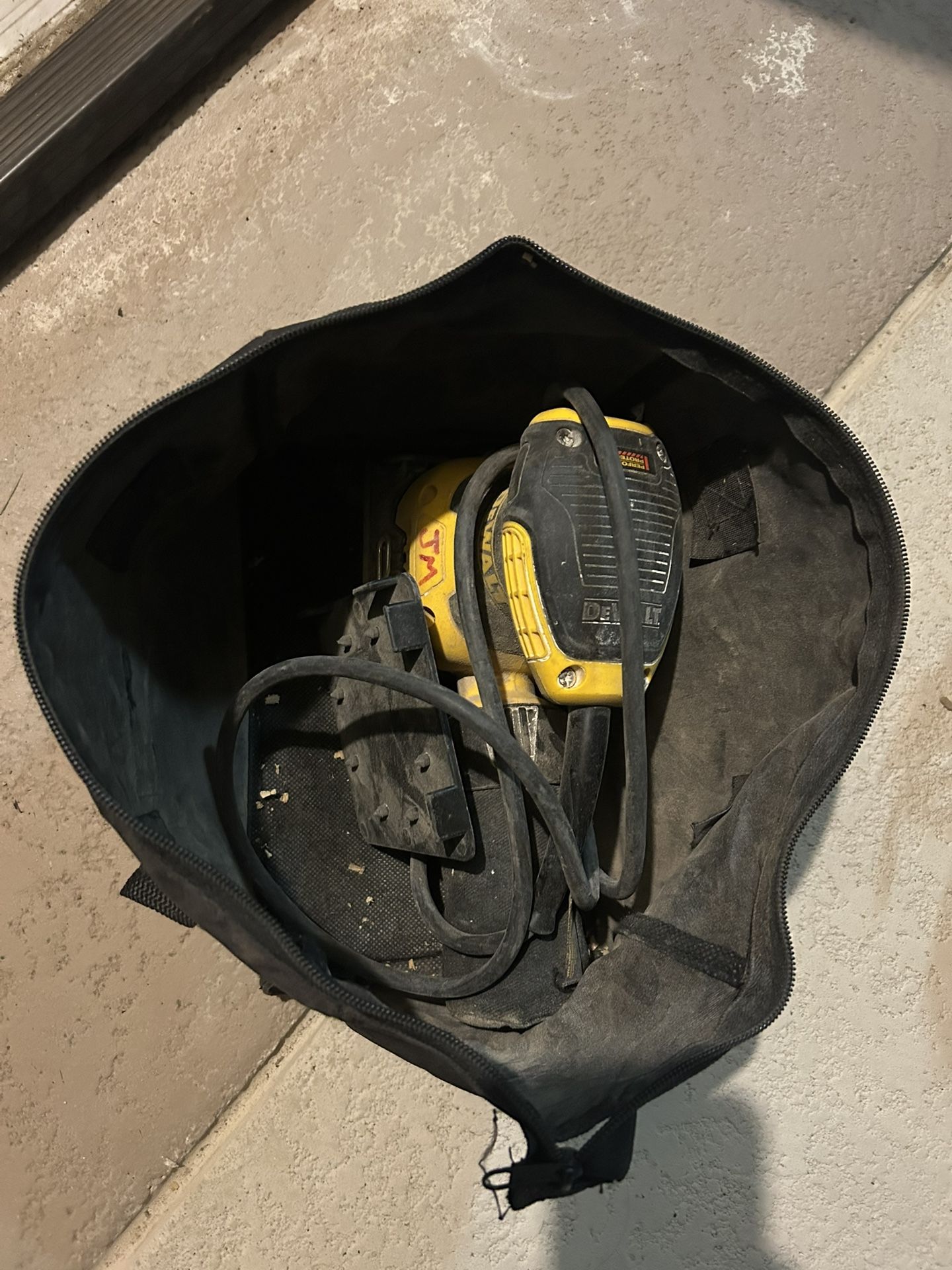 Dewalt Palm Sander W Bag