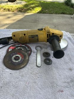 Dewalt Heavy Duty 4 1/2” Angle Grinder Kit-DW400- Clean, Guard, Discs, Handle, Wrench