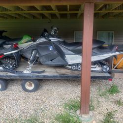 04 Skidoo 600 Gsx Has Reverse And Electric Start Afterermarket Exhaust Low Mileage  
