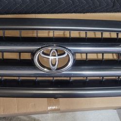 2003 Toyota Sequoia  Headlights & Front Grill
