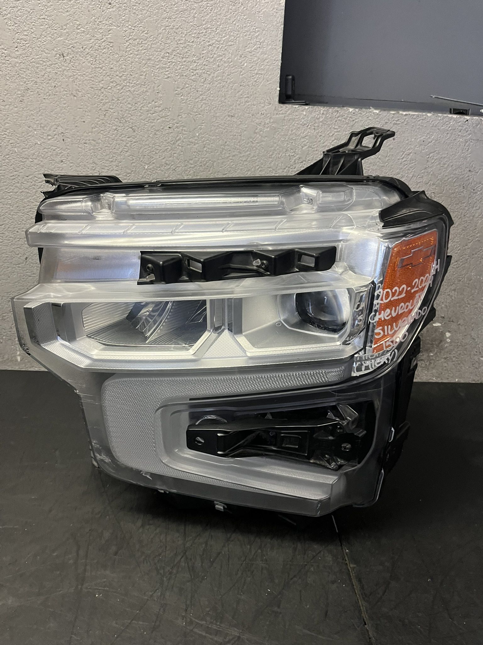 2022-2023-2024 CHEVROLET SILVERADO 1500 LEFT HEADLIGHT PARTS ONLY MICKY
